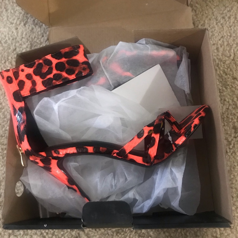 Print sandals